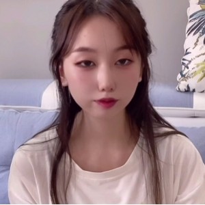 著名UP主御姐范小桃入驻糖心出品