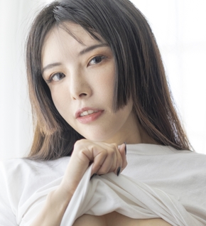 抖音网红秋和柯基+-+洗衣房的室友姐姐