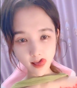 p站重口味烧女月扩音器灌牛奶