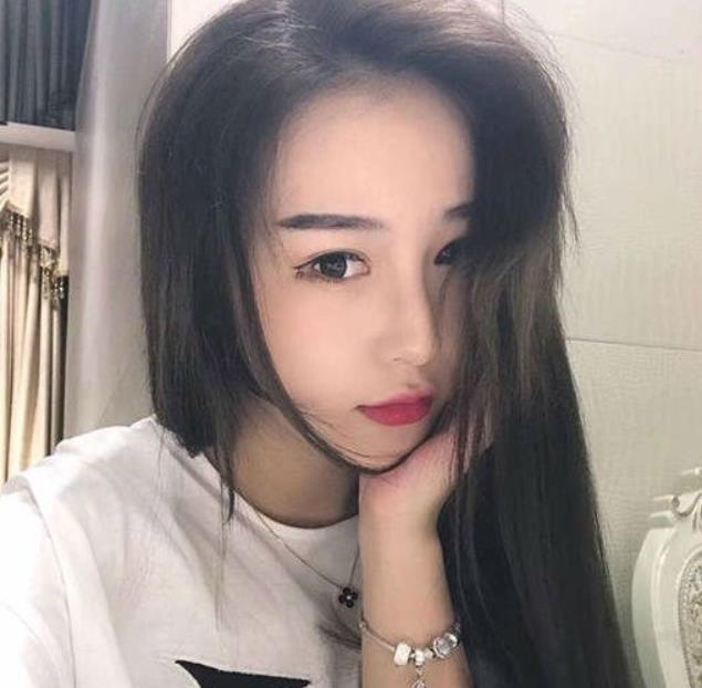 抖音人气女神（杜雨含）美足自拍合集