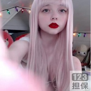 精选Onlyfans上童颜巨峰萌妹evieserena大礼包