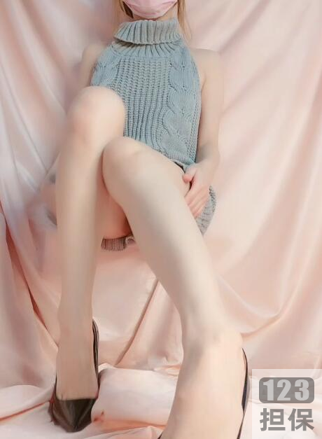 精选一只桃狐狸呀_灰色毛衣系列！