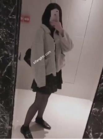 推特反差婊plas酱自娱自乐合集174V1.3G，五位美人外出展示