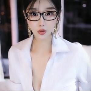 无实物定制剧情CC小恩雅善良老师被骗合集1V573M，身材超棒，时长33分