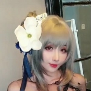 网红美女百度云喵酱最新作品36V1.26G，光剑变装养眼套装，EDG福利姬