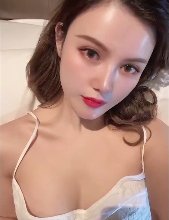 快手美女泄露合集1V821M，杭州男友拍摄