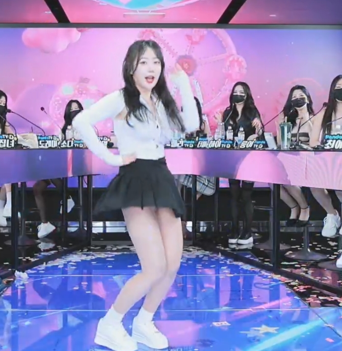 韩国女团直播秀jinricp脱衣热舞第5弹2V6.36G，第二季首播，解压观看