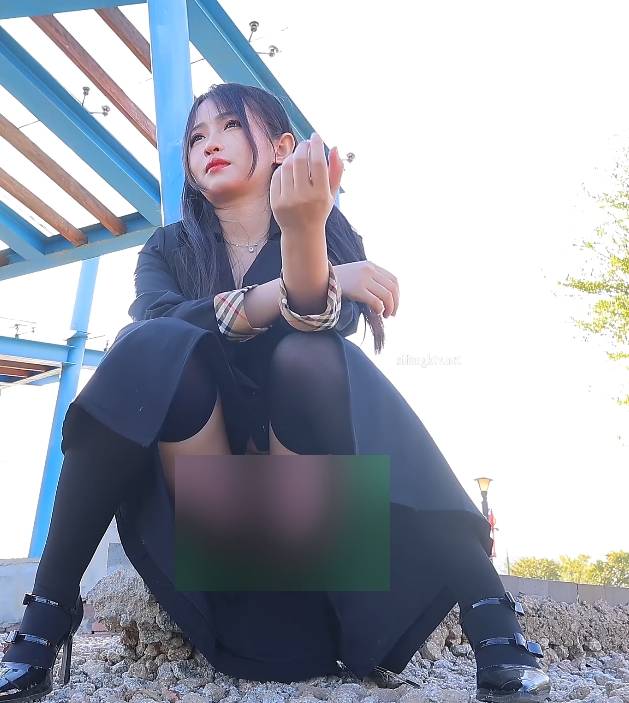 转载搬运百度盘重磅黄X超顶级模特小泽户外放飞自我1V2.2G，文件多重压缩，长久有效