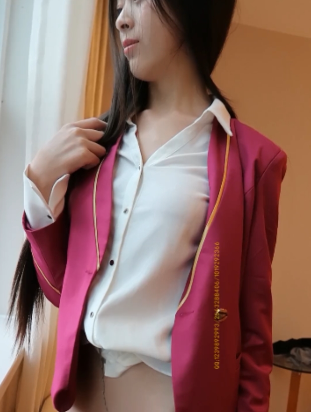 女神级嫩模雨珍丝袜求职演绎最新合集1V415MB，裙装美腿诱惑