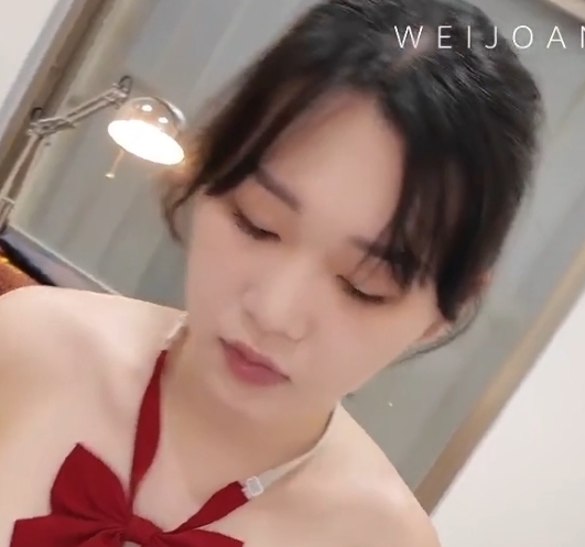 清纯互动百度盘大罩杯美眉最新合集1V934M，身材丰满皮肤白皙，解压观看注意事项