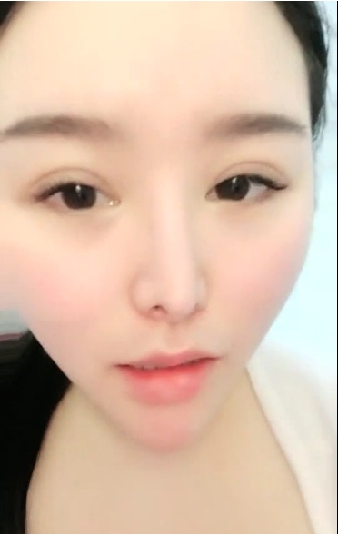 诱惑特写美女合集1V1G，粉嫩身材展现魅力