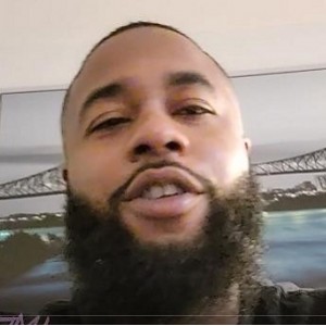 大人平台剧情演绎黑人大胡子哥约华裔高颜值成熟主妇1V1G，卧室噼里啦