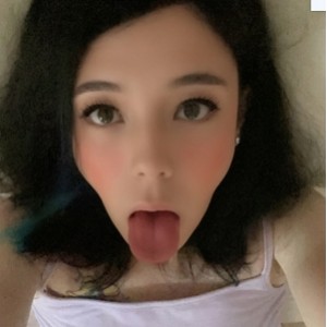 TS百度盘甜美可爱高颜值白嫩伪娘三人游最新合集281V35.9G，翻眼吐舌