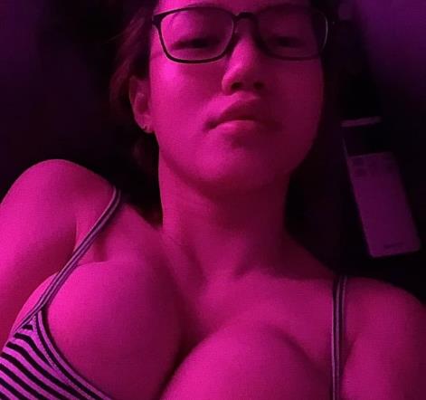 火爆OF优质妹子娜美最新合集59V790M，人间凶器，车灯吸睛