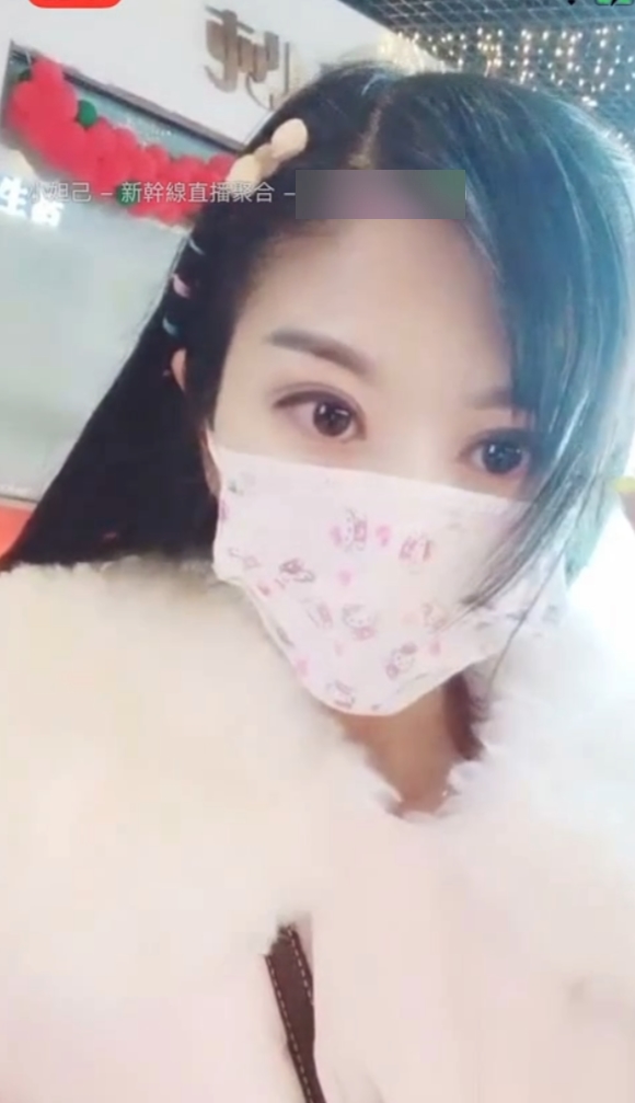 户外快手重庆妹子小狐狸晴儿最新合集31V38G，带着大黑牛的精彩直播