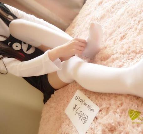 纯洁美少女（吃货小绿）美腿小脚合集8V4.8G，家居按摩