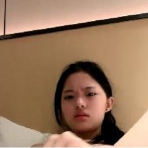 高冷绵绵道具狂C最新合集6V1.4G，流不明液体自拍，包含5小时精彩内容