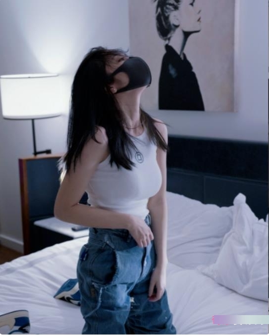 虎牙顶流玩偶姐姐hongkongdoll最新OF私拍合集_1V212MB,文艺少女风情