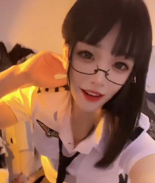 抖音娇妻互动直播全记录214部4.98G蜜桃臀诱惑