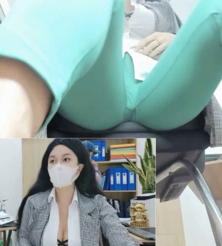 百度云资源小雅Coffee_Mall_Gym办公室玩具实战直播合集148部286.4G，眼镜OL湿痕特写含男同事互动