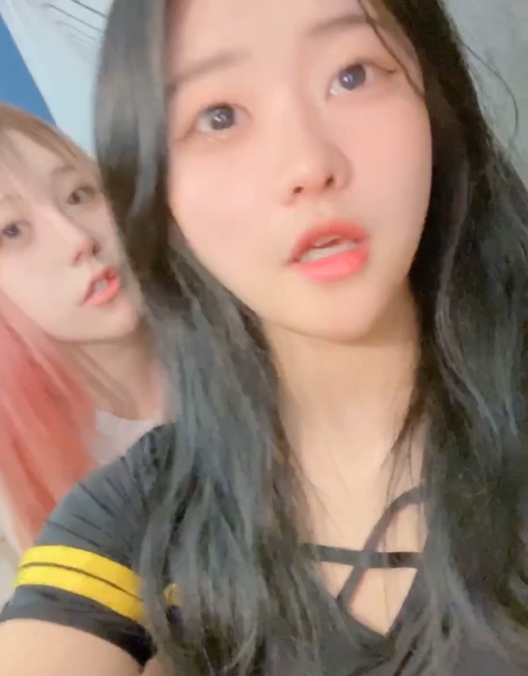 华矩公会童颜大罩杯miko41v9.1g定制珍藏版蕾丝勒痕+点播视角