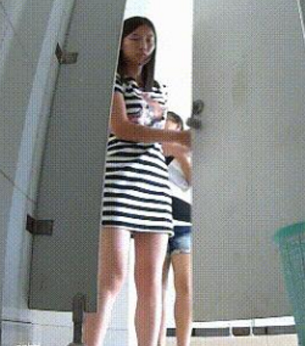 大学课间厕所拍摄11V2.7G女神方便实况