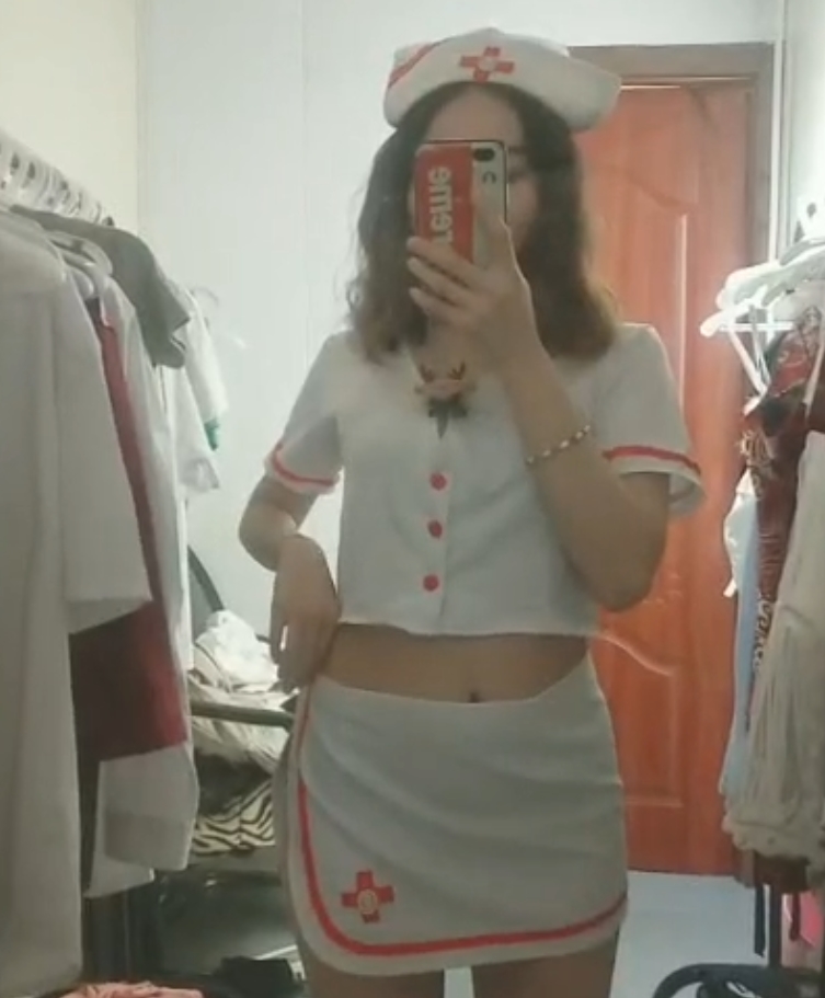 花椒主播兔兔晚间直播78部209G夜光模式