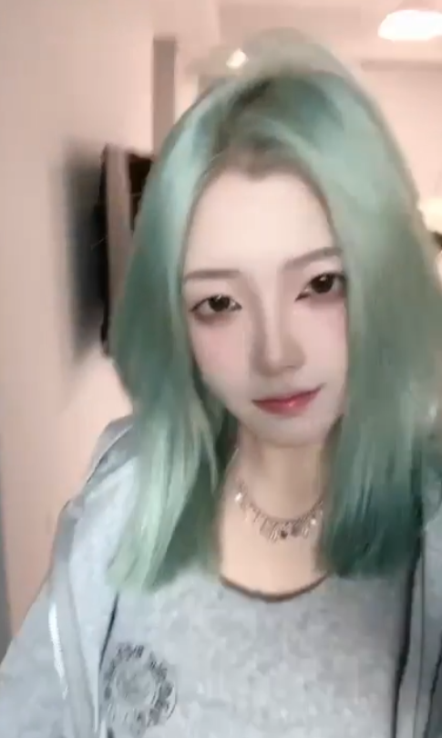 推特反差女神绝密展示合集82部12.3G家庭伦理