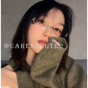 眼镜娘uaresocute绝密展示私拍福利62V560MB