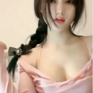 推特半糖顶级女神火辣视频1部1.21g