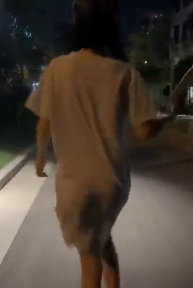 抖音王小美俏皮短片87V967MB笑得合不拢腿