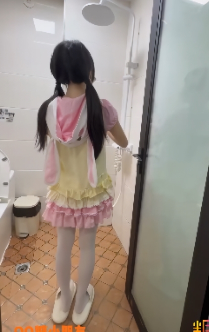 蜜桃萌妹私密自拍合集10V14G超润珍藏