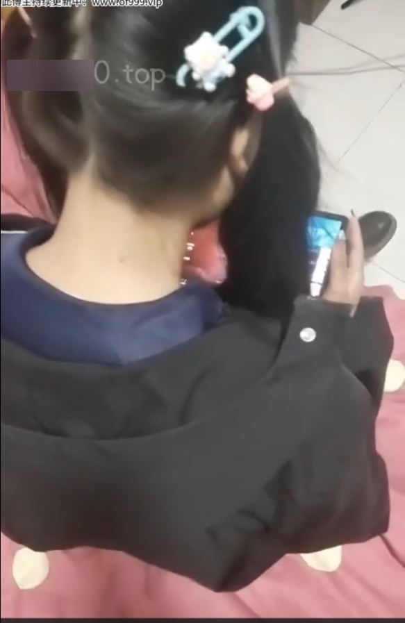 小亚多人游海角视频5部1.25G主动的