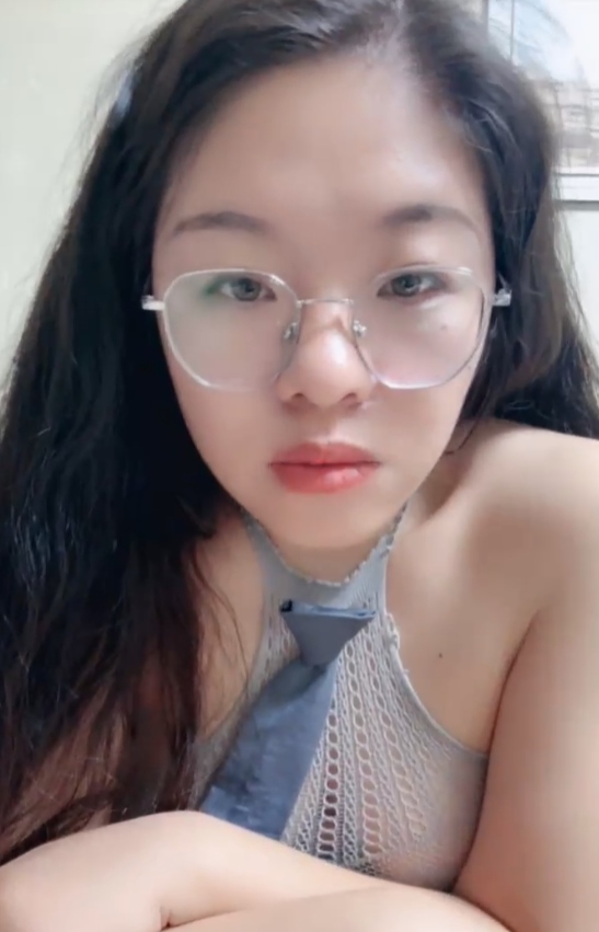 **眼镜御姐95全能阿姨直播合集25V18.4G珍藏版**