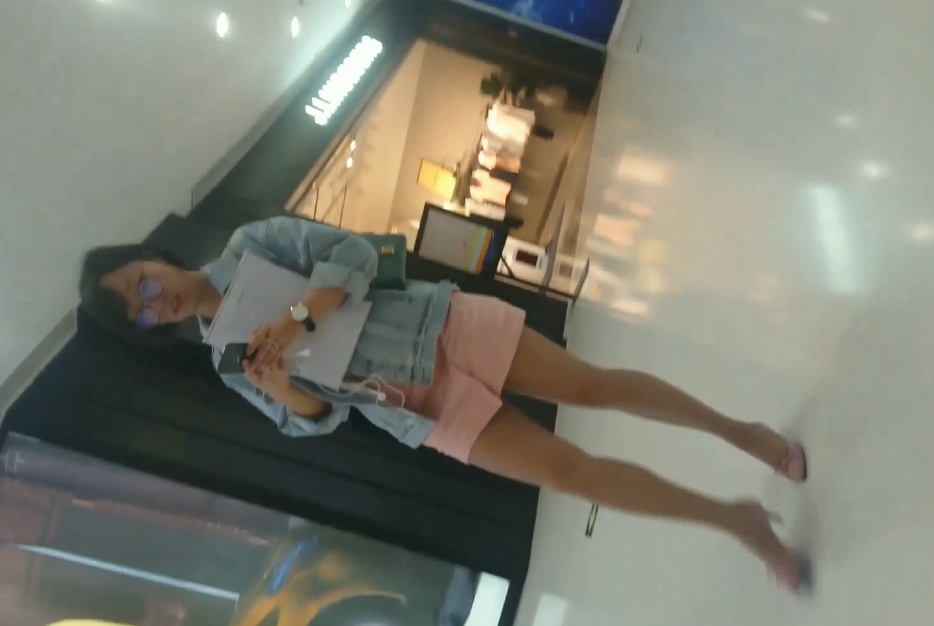 推特蜜桃臀肉丝高跟街拍合集52部221MB绝密展示