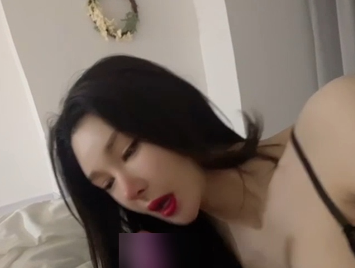 TsTina成都御姐长发女神1V傲人上围350M优质资源