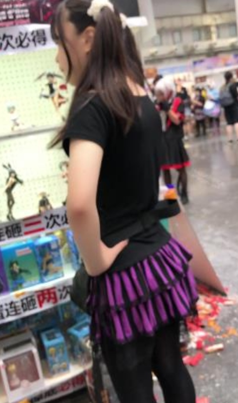 漫展黑丝妹拍摄视频834.4MB火辣