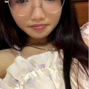 深夜直播十四诗宿舍138部118G眼镜学妹真顶