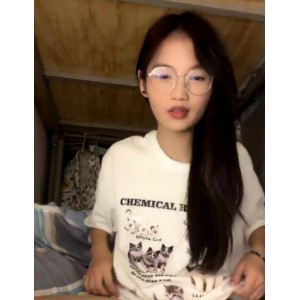 深夜直播十四诗宿舍138部118G眼镜学妹真顶
