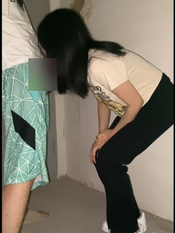 百度盘年轻小情侣楼梯间嘴艺互动视频1部123M女友技巧太娴熟