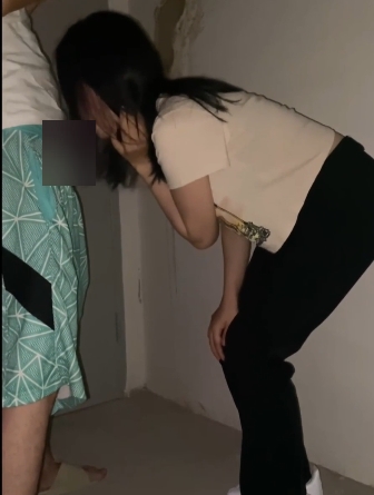 百度盘年轻小情侣楼梯间嘴艺互动视频1部123M女友技巧太娴熟