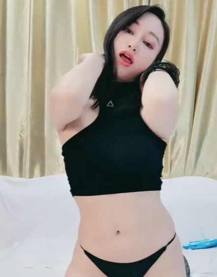 OnlyFans小乔吃不饱热辣私录合集60V52G这身材绝了
