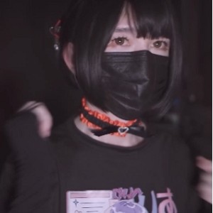 推特伪娘xixiyaxixi曦曦T恤JK裙1部新片266MB娇俏